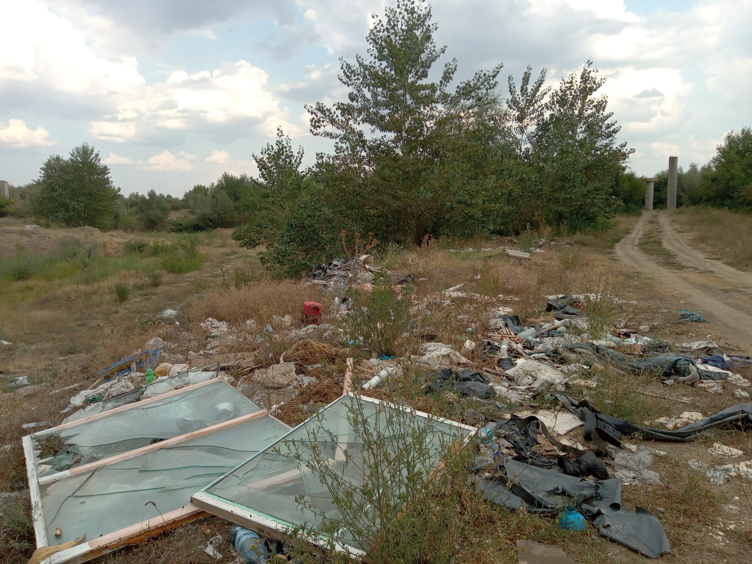 deseuri de plastic pe raul Argeș